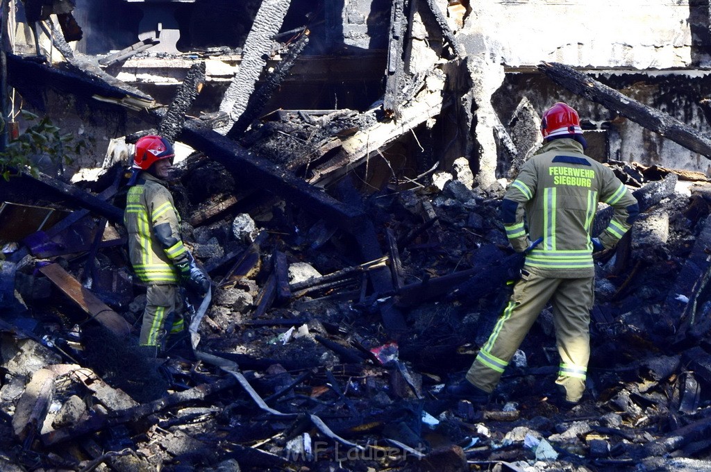 Grossfeuer Einfamilienhaus Siegburg Muehlengrabenstr P1360.JPG - Miklos Laubert